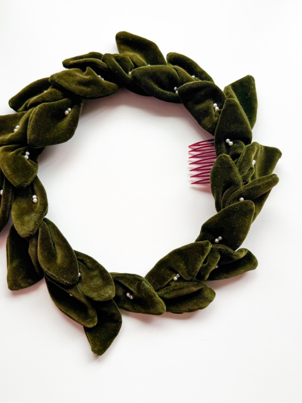Vintage 1950s Olive Velvet Leaf Headband with Pearl Beads and Matching Wristlets - Picture 5 of 10